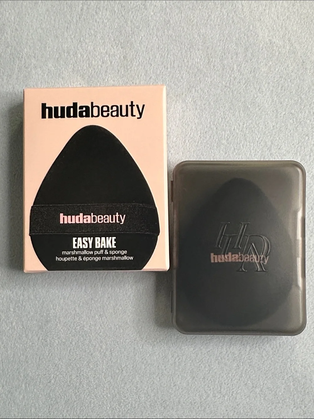 🎨 HUDA | EASY BAKE AIRBUSH MATTE PRESSED SETTING POWDER AND MARSHMALLOW PUFF